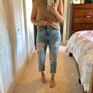 High waist destroyed denim jeans